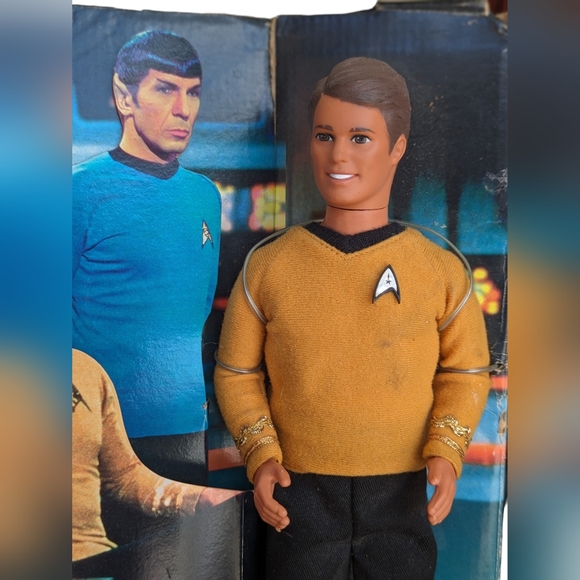 Barbie & Ken Star Trek Gift Set (30th Anniversary Collector Edition) 1996 Mattel - Picture 6 of 12